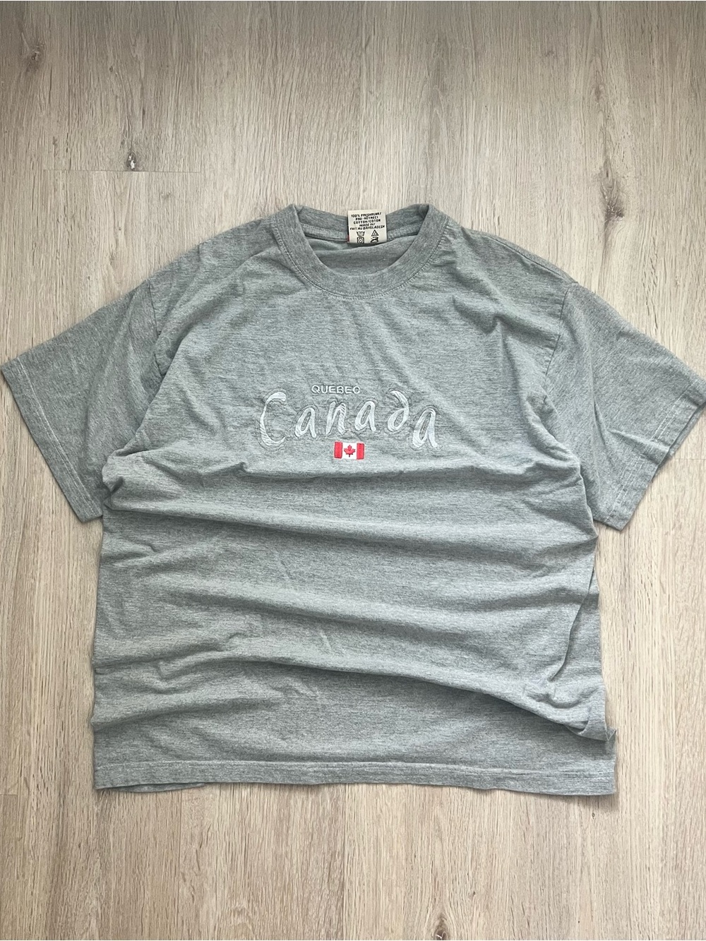 Vintage Quebec Canada Spell Out Embroidered T-Shirt Mens XL Gray Tourism Tee